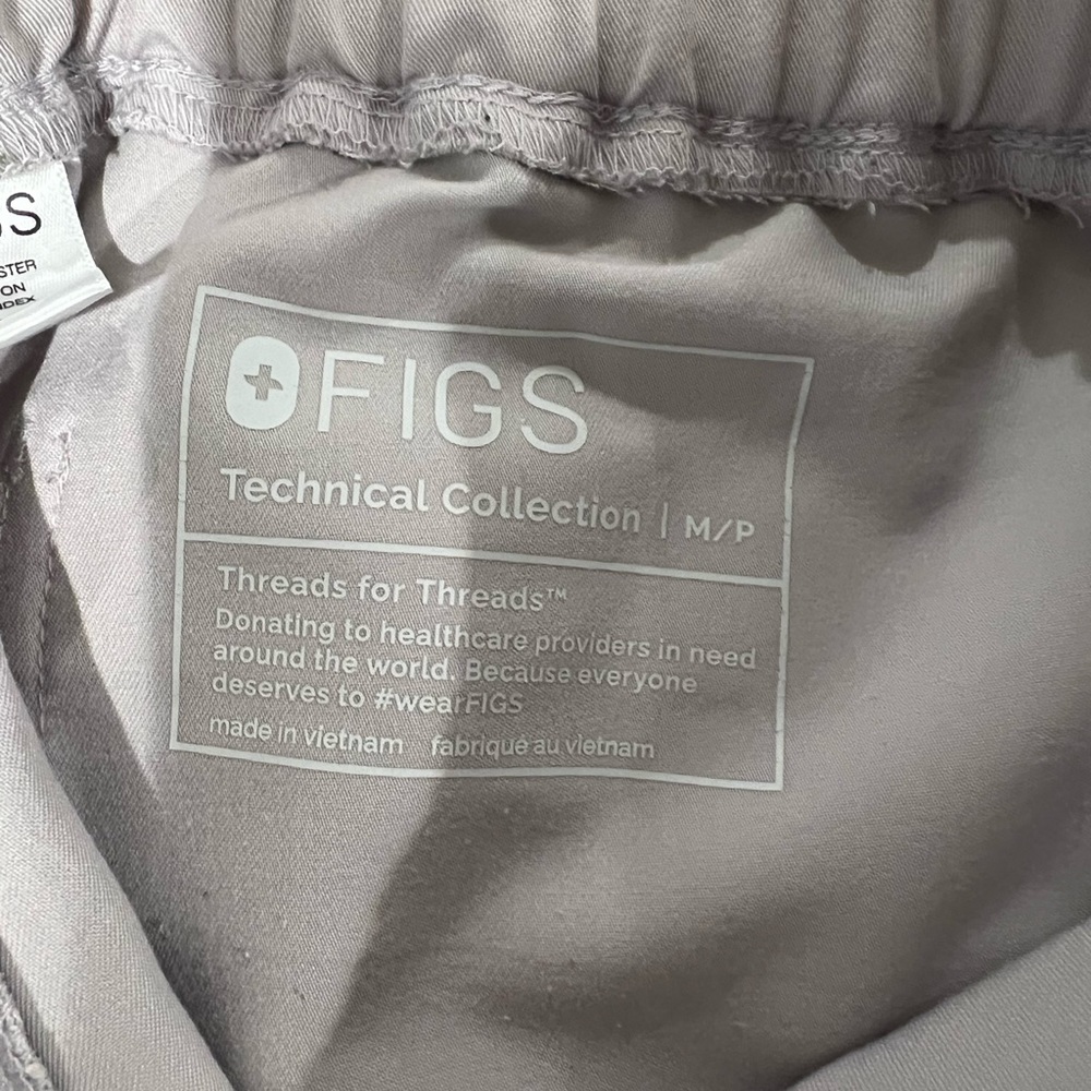 FIGS scrubs, like new. Very gently used. Top size XS, pants M P.